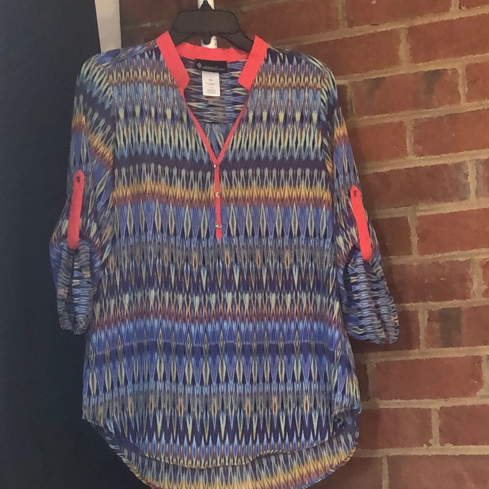 Signature Studio “M” 100% polyester. Will need camisole under it. 3/4 sleeve.